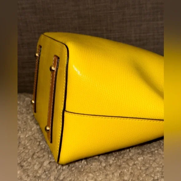 NWOT 💛 Dooney & Bourke Bucket Bag with DB Dustbag - Picture 5 of 10